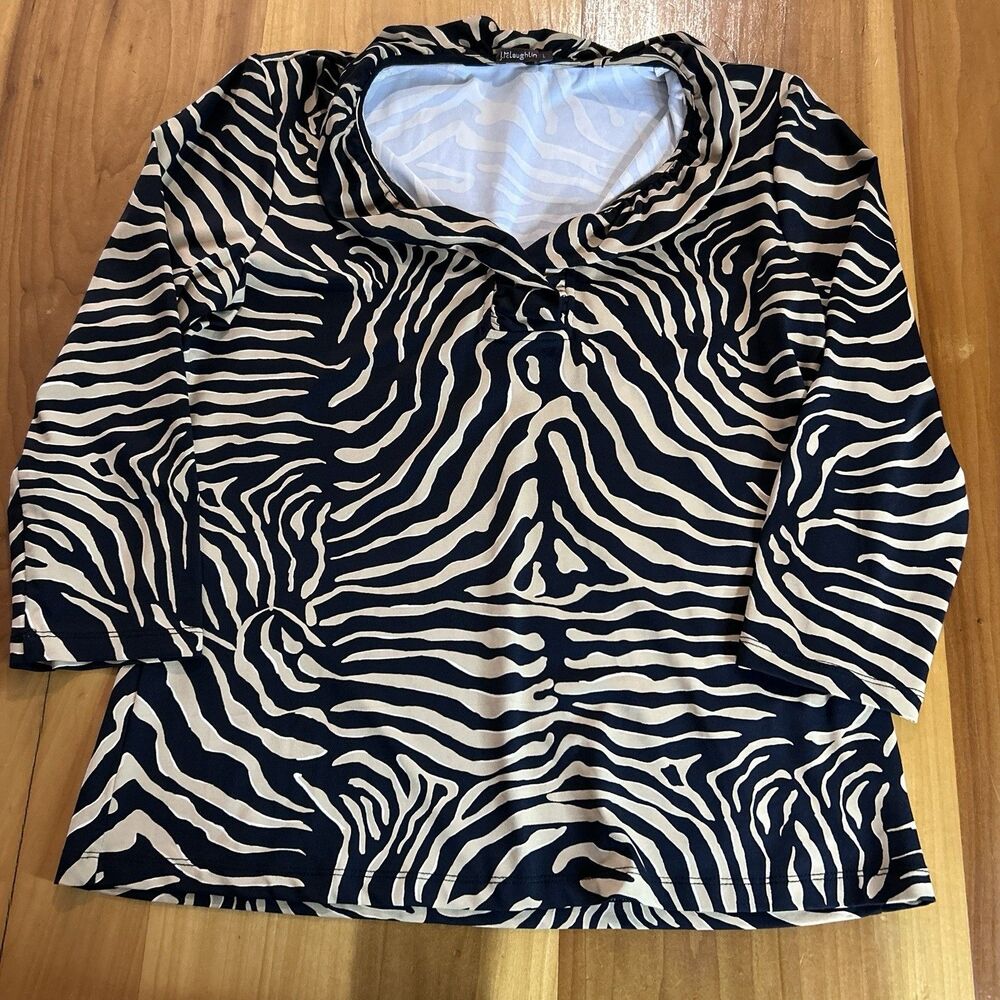J McLaughlin Animal Print Pullover. V Neck . 3/4 Sleeves. Large. Stretch